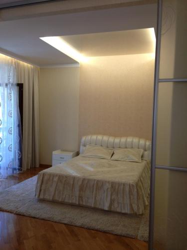 Virmenska Apartment - image 3