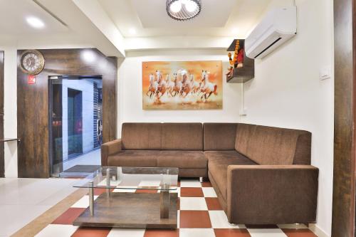 OYO Flagship 11072 Hotel Kajri