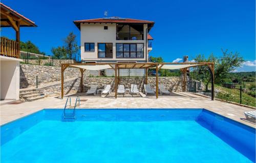 Amazing Apartment In Rakovica With Outdoor Swimming Pool