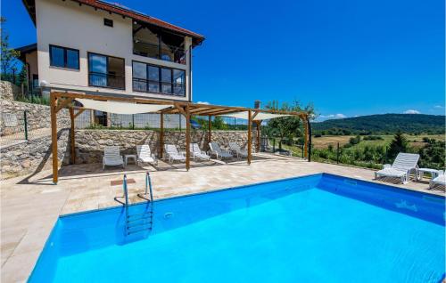 Amazing Apartment In Rakovica With Outdoor Swimming Pool