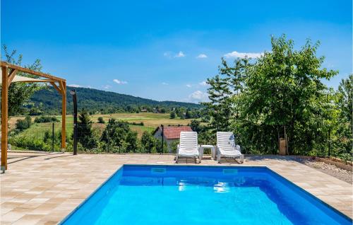 Amazing Apartment In Rakovica With Outdoor Swimming Pool