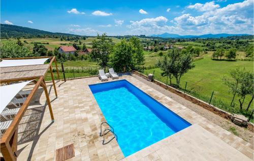 Amazing Apartment In Rakovica With Outdoor Swimming Pool