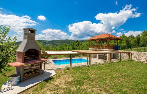 Amazing Apartment In Rakovica With Outdoor Swimming Pool