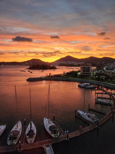 Lotte Castle Marina in Sijeon-dong