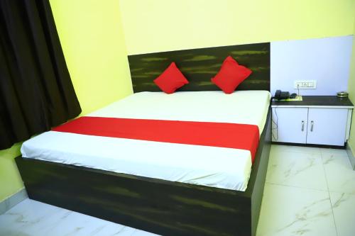 1 king bed, 1 futon bed