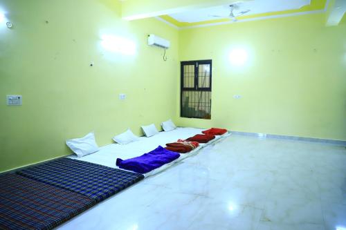 24 futon beds