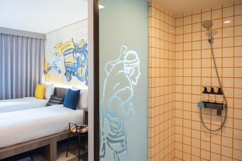 room detail thumbnail 2