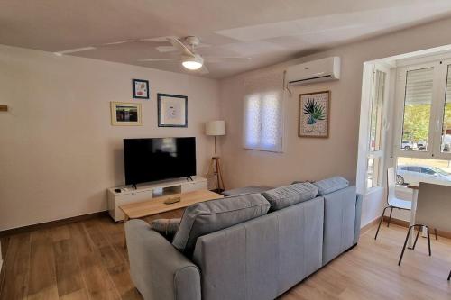 Moderno apartamento Sevilla zona Nervión. WiFi/AC, Seville