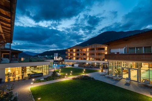 457401536 Alpine Nature Hotel Stoll
