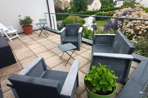 grande maison entière de 120m2 (grande maison entiere de 120m2) in Epron (Lower Normandy)