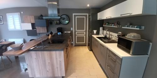 grande maison entière de 120m2 (grande maison entiere de 120m2) in Epron (Lower Normandy)