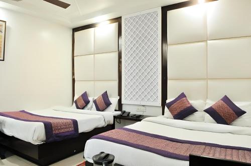 2 king beds