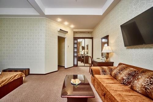 Royal Street Hotel in Odessa