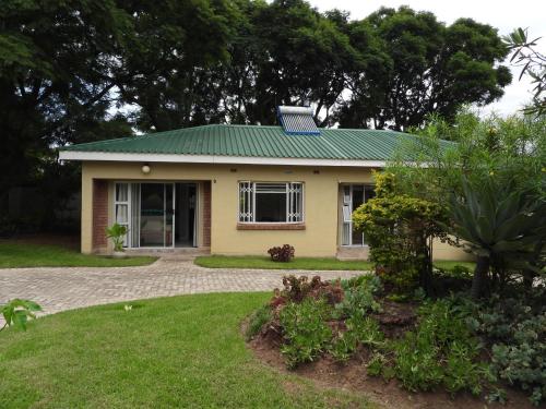 2 bedroomed apartment with en-suite and kitchenette - 2071 - image 3