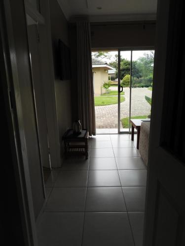 2 bedroomed apartment with en-suite and kitchenette - 2071 - image 4