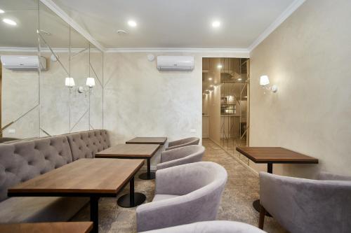 Lobby, Royal Street Hotel in Odessa