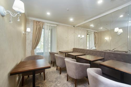 Bar/Lounge, Royal Street Hotel in Odessa