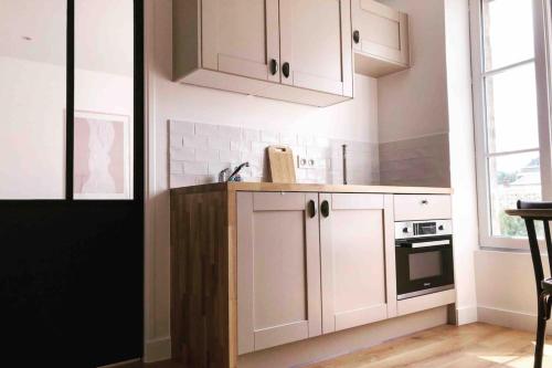 кухня, Joffre beautiful apartment in the city center in Ароманш-ле-Бен
