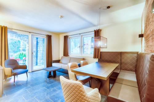 2 bedrooms, 3 beds