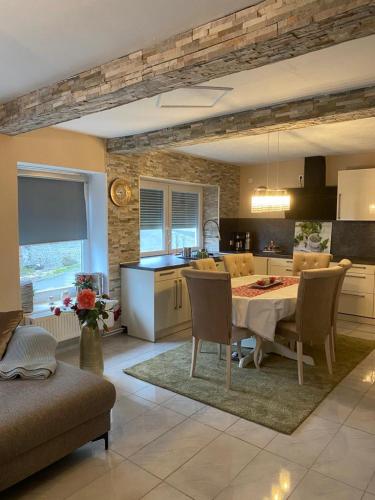 virtuve, Sinan's Bio Tourismus Farm Appartement in Hohenfels-Essingen