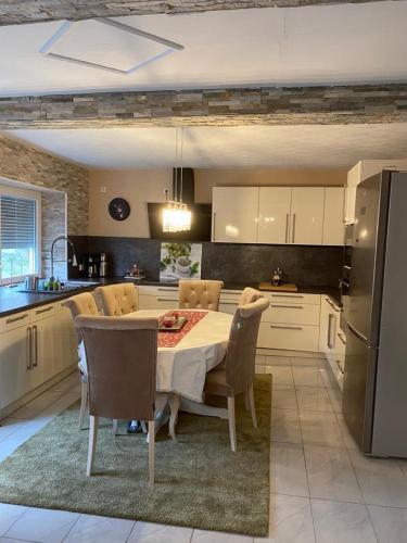 virtuve, Sinan's Bio Tourismus Farm Appartement in Hohenfels-Essingen
