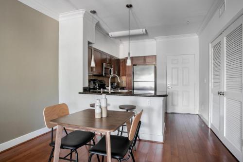 Playa Vista 1br w pool gym nr Whole Foods LAX-1052 in Los Angeles, USA