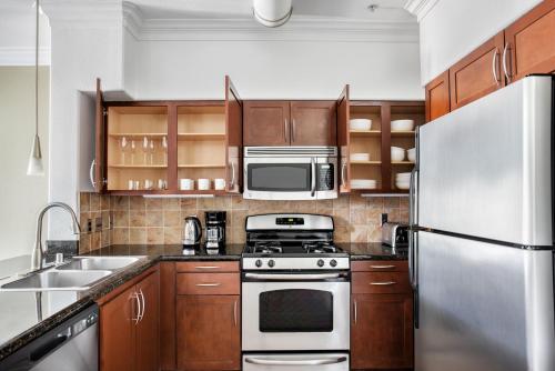 Playa Vista 1br w pool gym nr Whole Foods LAX-1052 in Los Angeles, USA