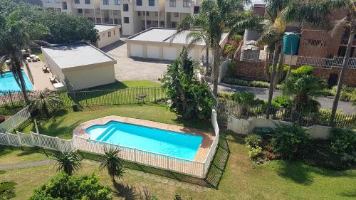 Spacious Sea Facing 3 Bedroom and 2 Bathroom Self catering Holiday Apartment in The South Coast of Manaba Near Margate