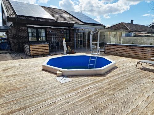 Nice holiday home with outdoor pool in Billeberga, Landskorna