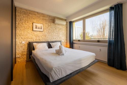 Italian Design Urban View Apartment 8 Min Walk from Grand Theatre - image 3