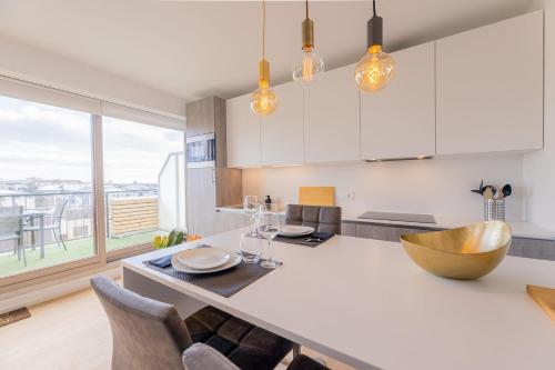 Italian Design Urban View Apartment 8 Min Walk from Grand Theatre - main image