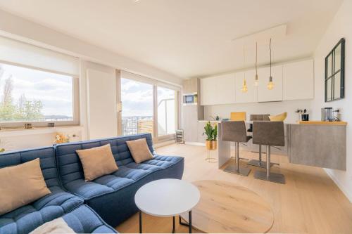 Italian Design Urban View Apartment 8 Min Walk from Grand Theatre - image 9