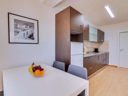 AL - Apartamento Girassol Beach Front Quarteira - image 4