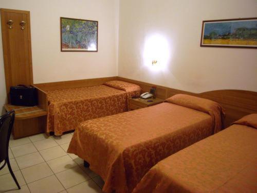 Albergo Trattoria AL TAJ Room Type - Triple Room with Bathroom