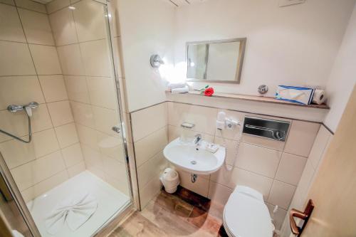 Bathroom, Hotel Schonblick in Bad Hindelang