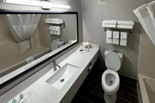 Quality Suites Near West Acres in Fargo, USA