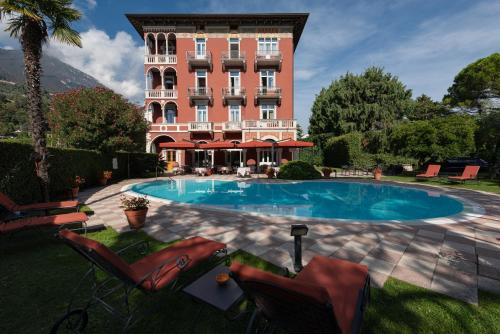 Swimming pool, Hotel Milano in Toscolano Maderno