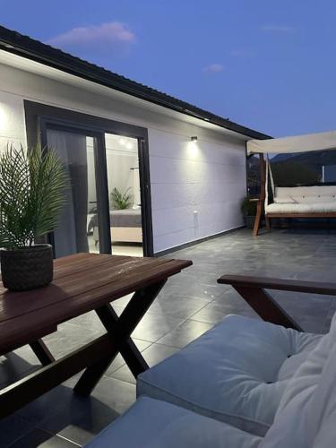 Sleeps 6 Villa with Pool and Bungalow Design AWZ 276