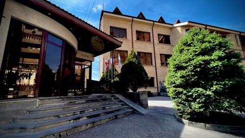 Olympia Hotel - image 2