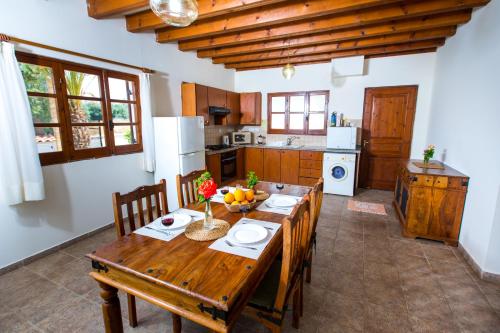 ห้องครัว, Villa Pomos Med. in โปมอส