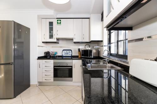 Kitchen, Apt - ROCHA 5T3 By ALGARVEMANTA in Vila Nova De Cacela
