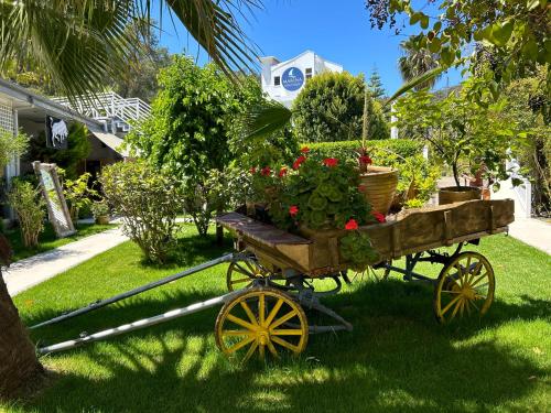 Marina Boutique Hotel - image 2