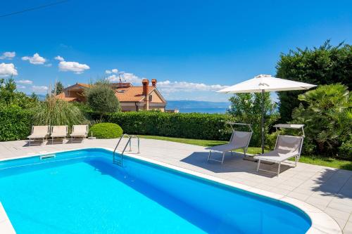 Pool Apartment Maurina Opatija with sea view
