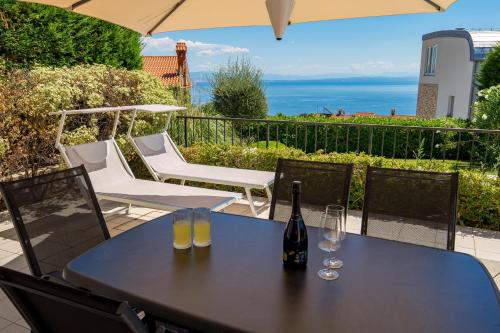 Pool Apartment Maurina Opatija with sea view