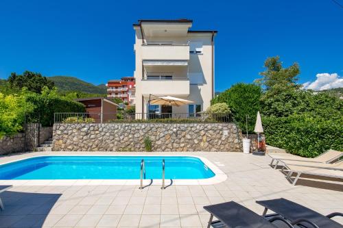 Pool Apartment Maurina Opatija with sea view