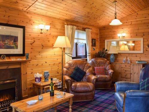 Cozy Cabin with Stunning Loch Lomond Views