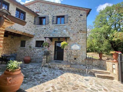  Luxury Tuscan Farm Stay, 1 bedroom with a pool in Anghiari
