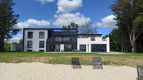 Villa Short Cravate - Maison contemporaine Proche Rennes - Piscine intérieure 29 degrés