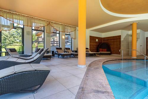 Superior One-Bedroom Apartment with Balcony