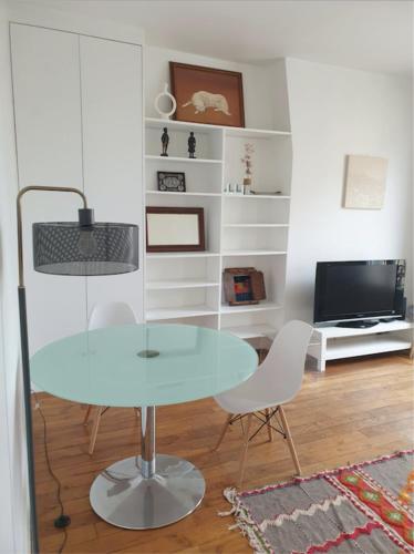 Newly renovated apartment near Paris